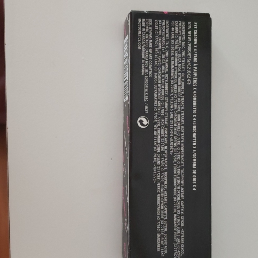 M.A.C. hello kitty eyshadow - Picture 4 of 5